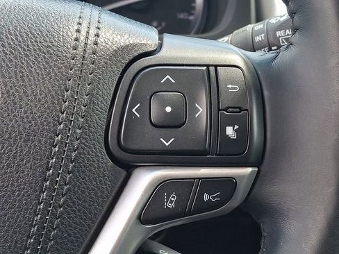 Used 2018 Toyota Highlander XLE AWD/4WD image 18