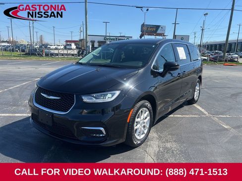 Used 2024 Chrysler Pacifica Touring-L FWD image 1