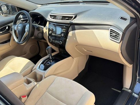 Used 2016 Nissan Rogue SV image 28