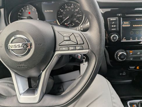 Used 2022 Nissan Rogue Sport S image 17