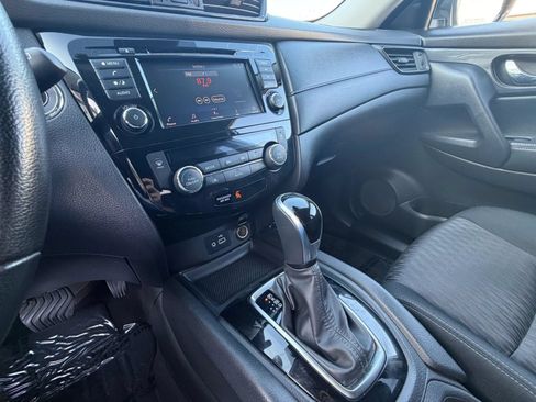 Used 2020 Nissan Rogue SV AWD/4WD image 25