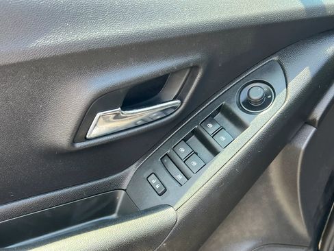 Used 2018 Chevrolet Trax LT w/ LT Convenience Package FWD image 13