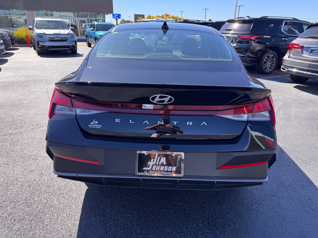 Used 2026 Hyundai Elantra Sport FWD image 4