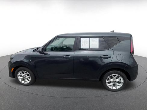 Used 2025 Kia Soul LX w/ LX Technology Package FWD image 8