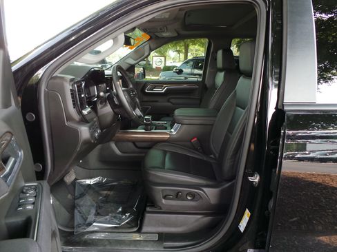 Used 2025 Chevrolet Silverado 1500 RST w/ Dark Appearance Package AWD/4WD image 32