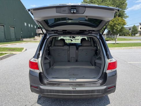Used 2011 Toyota Highlander 4WD w/ Tow Pkg image 12