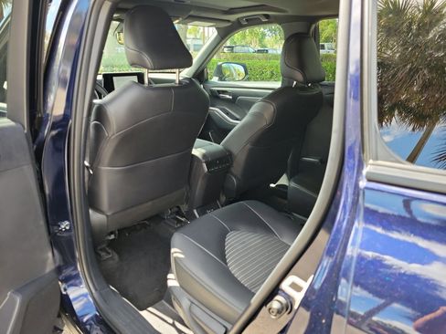 Used 2025 Toyota Highlander XSE AWD/4WD image 10