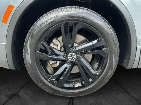 Used 2024 Volkswagen Tiguan SE R-Line AWD/4WD image 15