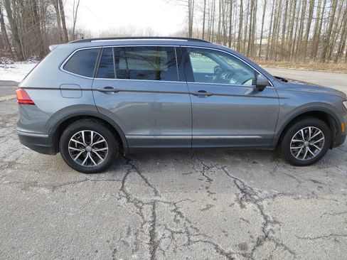 Used 2020 Volkswagen Tiguan SE w/ Panoramic Sunroof Package AWD/4WD image 10