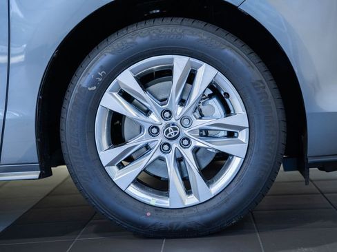 New 2026 Toyota Sienna XLE FWD image 18