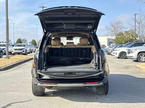 Used 2023 Land Rover Range Rover SE image 12