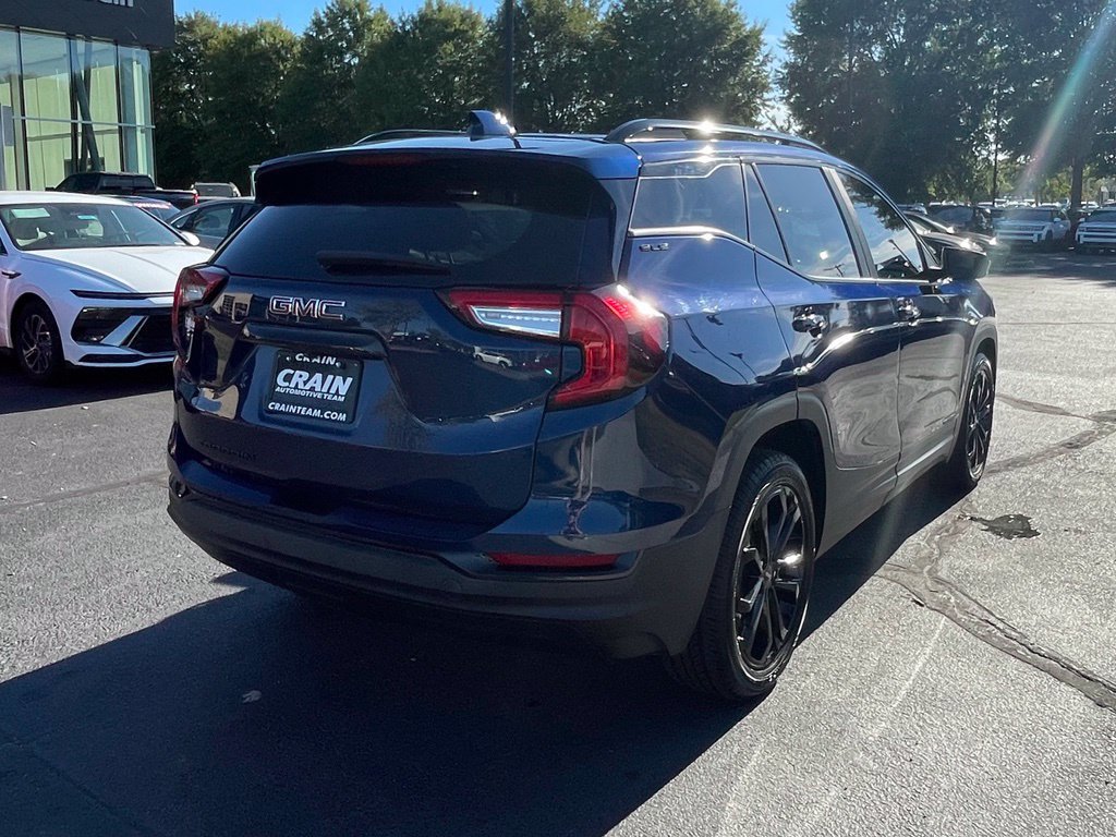 Used 2022 GMC Terrain SLE w/ Driver Convenience Package FWD image 9