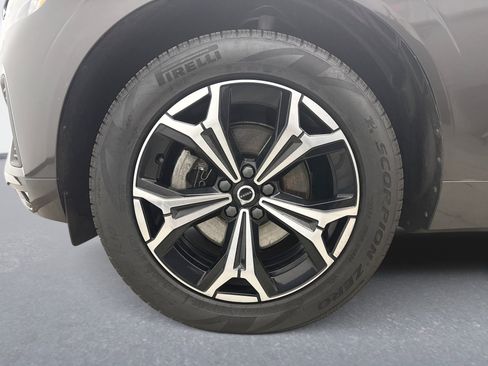 Used 2022 Volvo XC60 B5 Momentum w/ Climate Package image 27