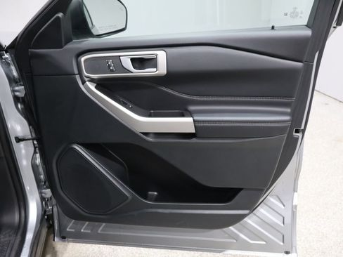 Used 2024 Ford Explorer XLT w/ Equipment Group 202A image 25