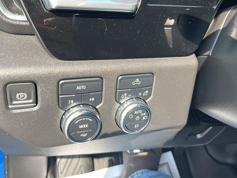 Used 2023 GMC Sierra 1500 Elevation image 13