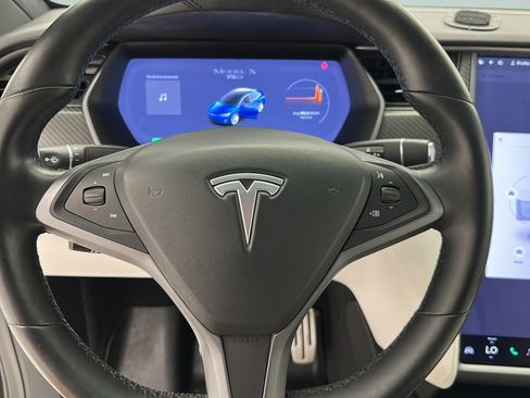 Used 2018 Tesla Model X 75D AWD/4WD image 16