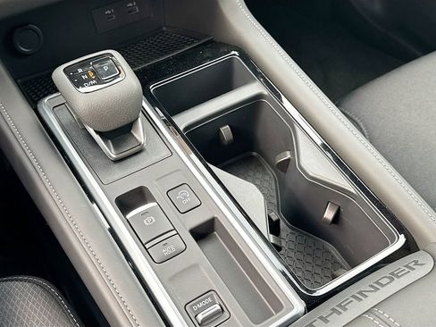 New 2025 Nissan Pathfinder SV w/ SV Premium Package image 17