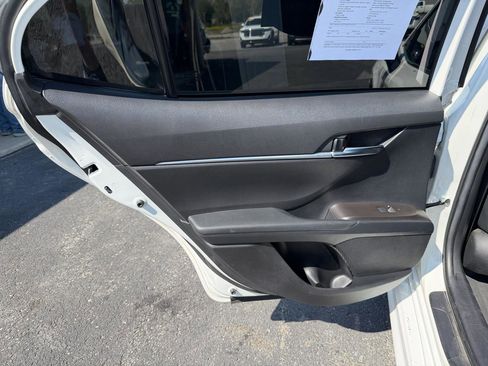 Used 2021 Toyota Camry SE image 15