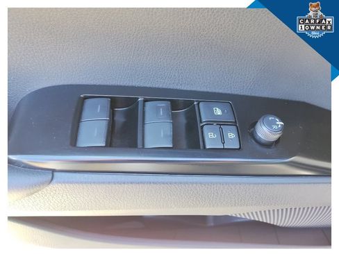 Used 2025 Toyota Camry SE FWD image 19