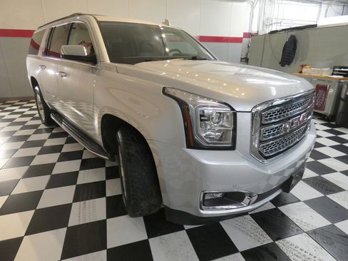 Used 2020 GMC Yukon XL SLT w/ Open Road Package image 3