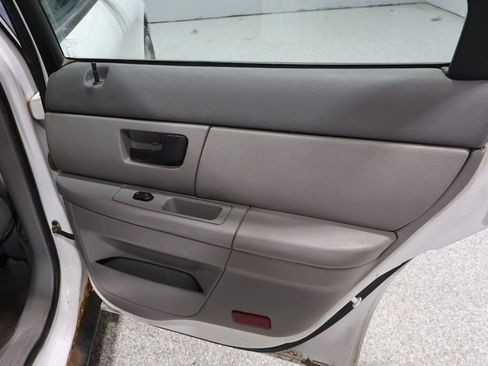 Used 2005 Ford Taurus SE image 22