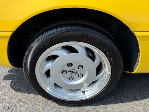 Used 1992 Chevrolet Corvette Coupe RWD image 19