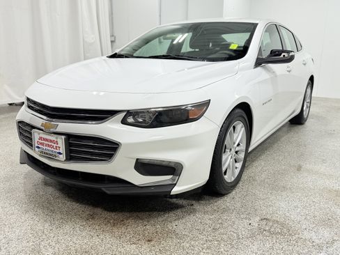 Used 2018 Chevrolet Malibu LT image 3