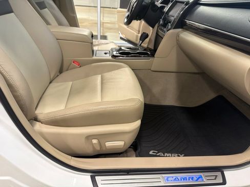 Used 2013 Toyota Camry XLE FWD image 19