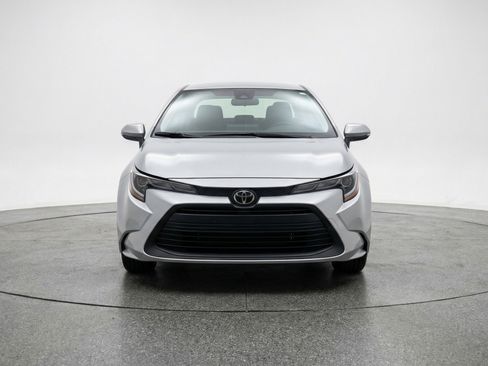 Used 2025 Toyota Corolla LE FWD image 2