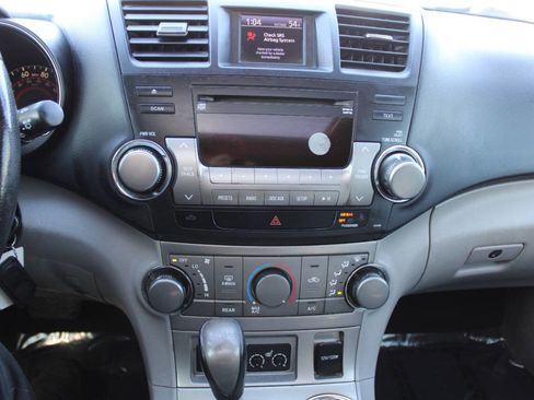 Used 2011 Toyota Highlander SE image 14