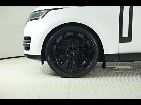 Used 2025 Land Rover Range Rover Long Wheelbase SE image 25