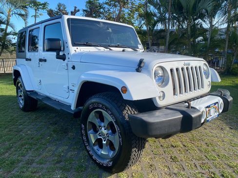 Used 2016 Jeep Wrangler Unlimited Sahara w/ Connectivity Group image 19