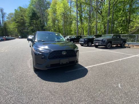 Used 2023 Toyota Corolla Cross L AWD/4WD image 8