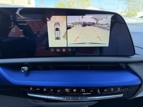 New 2026 Cadillac Optiq Luxury 2 image 22