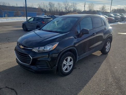 Used 2022 Chevrolet Trax LS w/ Tint and Cruise Package image 1