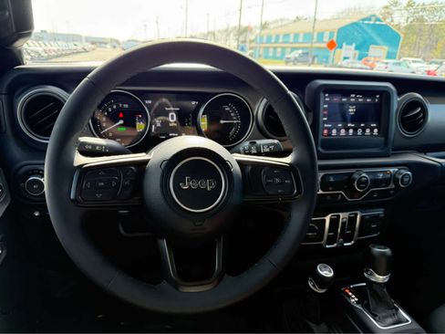 Used 2023 Jeep Wrangler Unlimited image 16