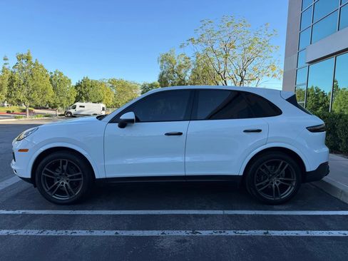 Used 2019 Porsche Cayenne AWD/4WD image 2