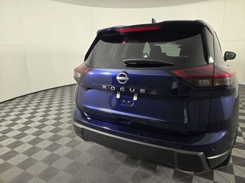 Used 2025 Nissan Rogue SV FWD image 11