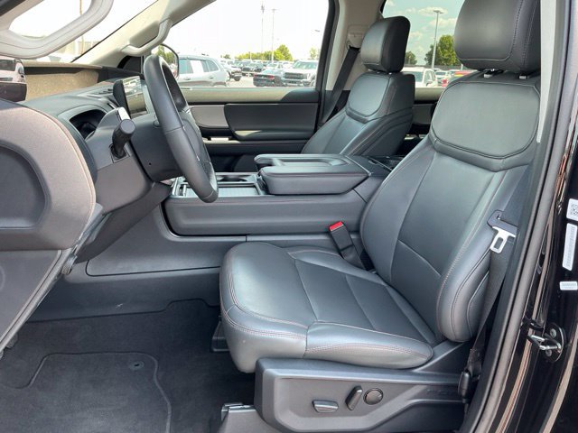Used 2025 Ford Expedition Active AWD/4WD image 17