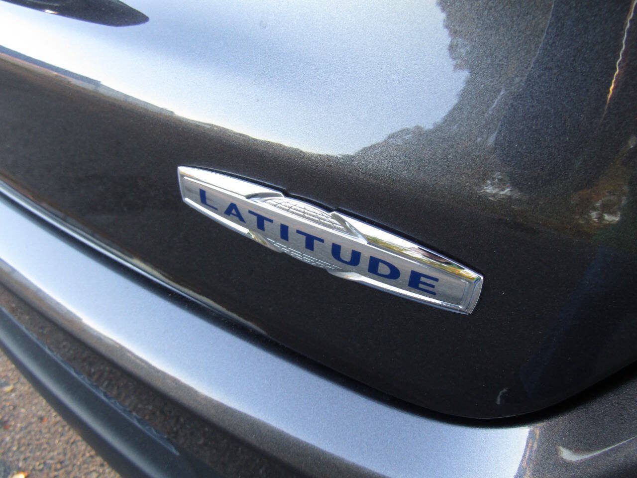 Used 2024 Jeep Compass Latitude AWD/4WD image 28