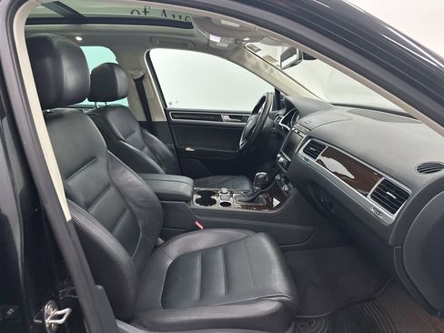 Used 2016 Volkswagen Touareg TDI image 29