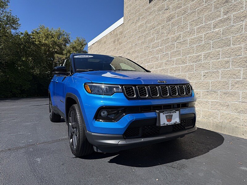 Used 2025 Jeep Compass Limited w/ Sun & Sound Group AWD/4WD image 1