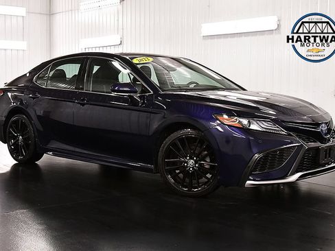 Used 2022 Toyota Camry XSE w/ Navigation Upgrade Package FWD image 1