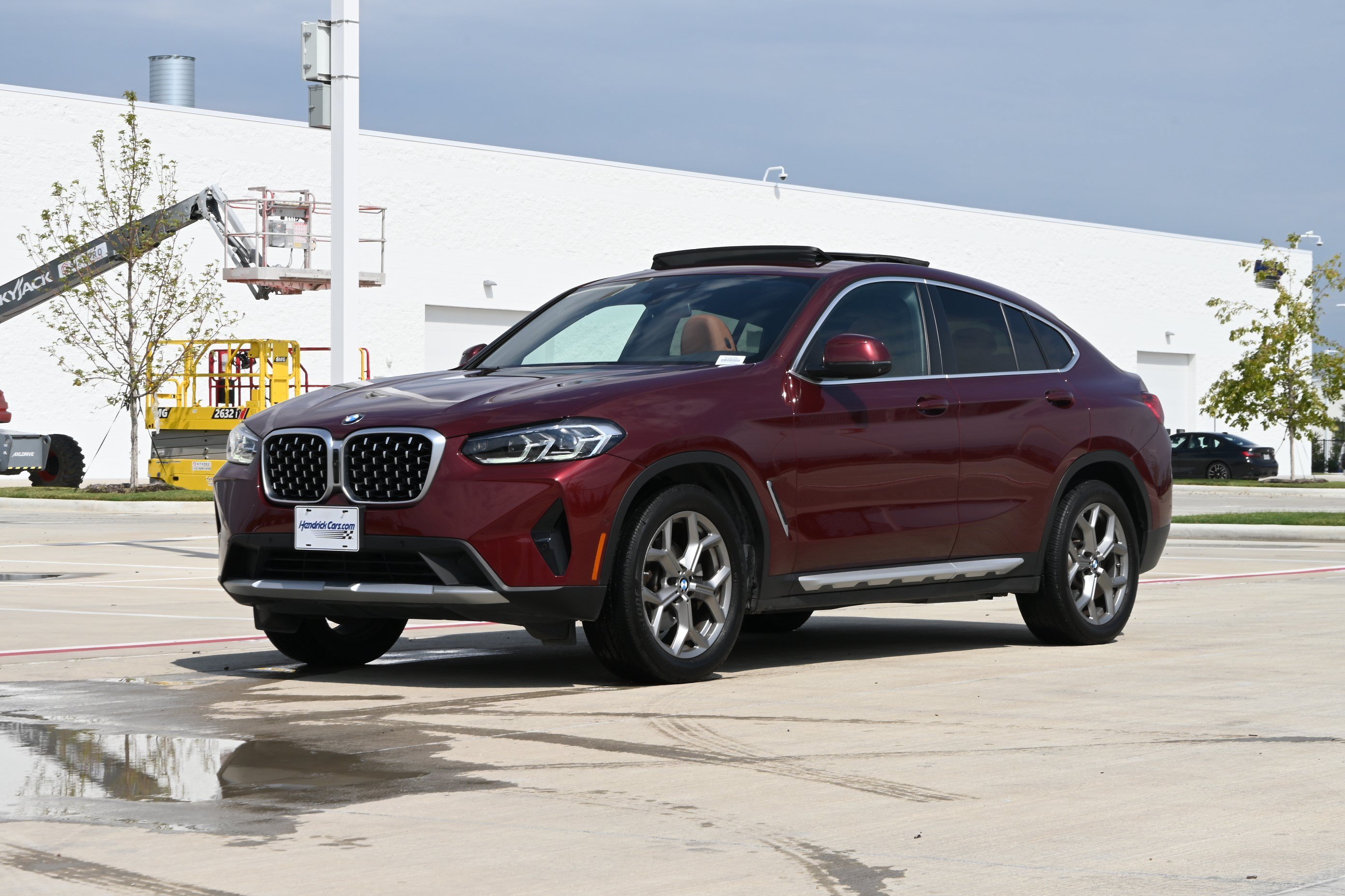 Certified 2025 BMW X4 xDrive30i AWD/4WD image 5