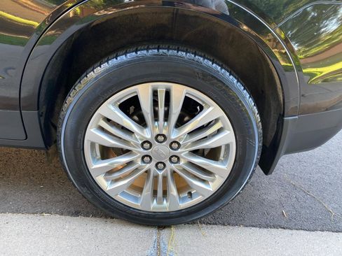 Used 2017 Cadillac XT5 Premium Luxury FWD image 25