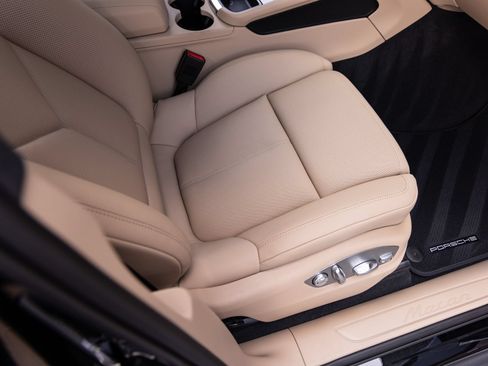Certified 2026 Porsche Macan AWD/4WD image 34