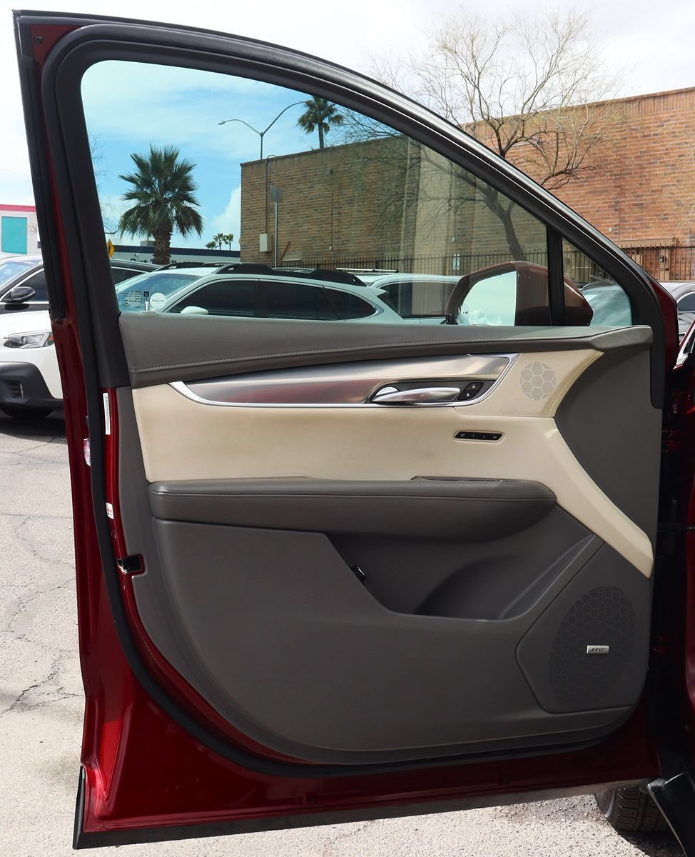 Used 2017 Cadillac XT5 Luxury w/ Driver Awareness Package FWD image 36