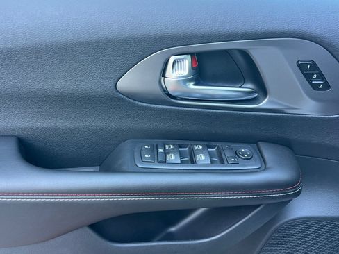 New 2027 Chrysler Pacifica Select FWD image 10