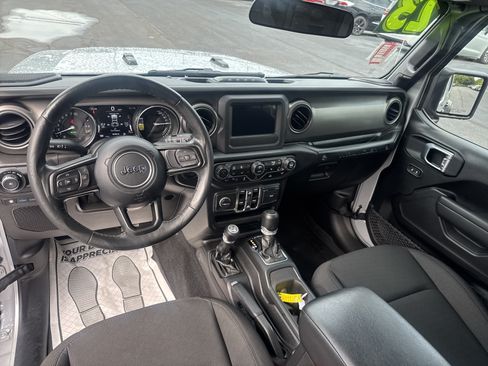 Used 2023 Jeep Wrangler Unlimited w/ Cold Weather Group AWD/4WD image 14