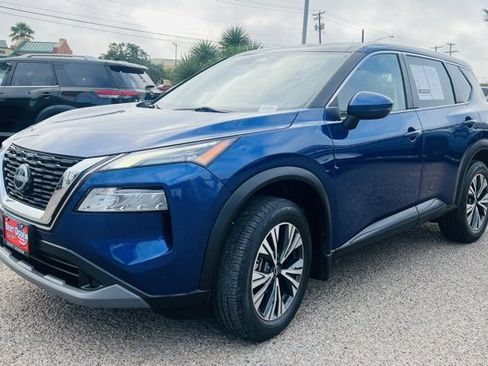 Used 2022 Nissan Rogue SV image 3